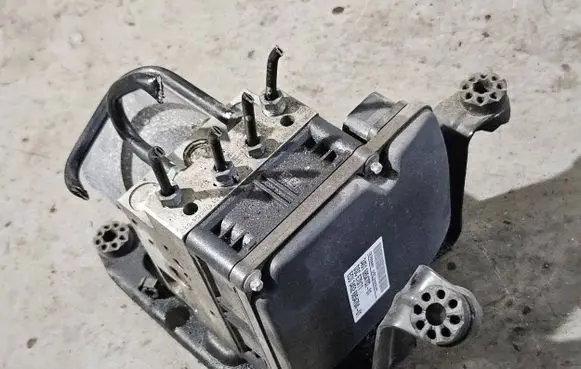 BMW X5 E70 ABS Pump 6854702 6854704 E7071