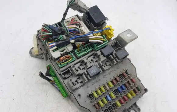 Honda Accord Fuse module E6A000011 LG0PHQ3K 061504