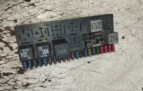 Audi 80 90 S2 B4 Fuse module 443941822A 2284