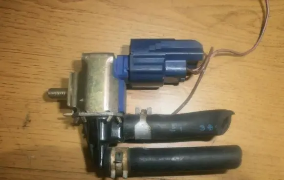 Nissan Primera Turbo solenoid valve fddb100