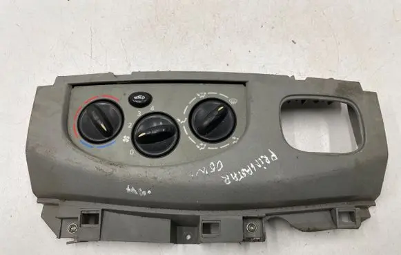 Nissan Primastar Climate control unit 8200004605 R6136 9116644