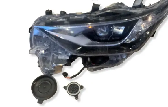 Toyota Auris E180 Headlight/headlamp 8115002K60 90070906