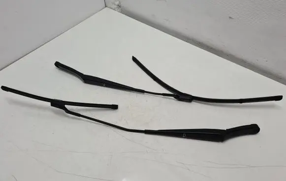 Skoda Fabia Mk3 (NJ) Front wiper blade arm 6V1955410A 6V1955409A
