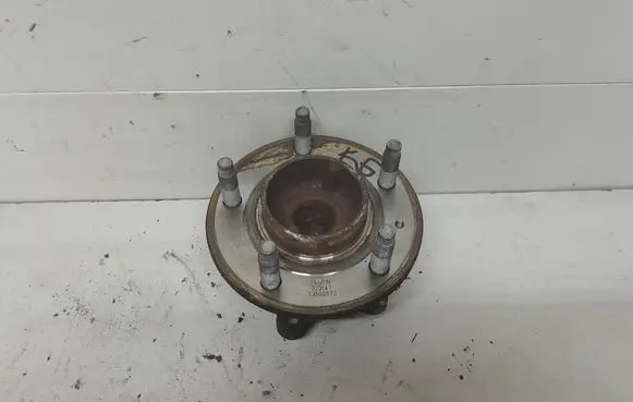 Opel Astra J Rear wheel hub 13502873
