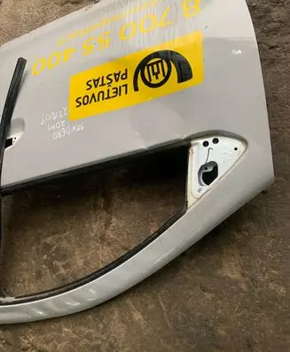 Dacia Sandero II Front door