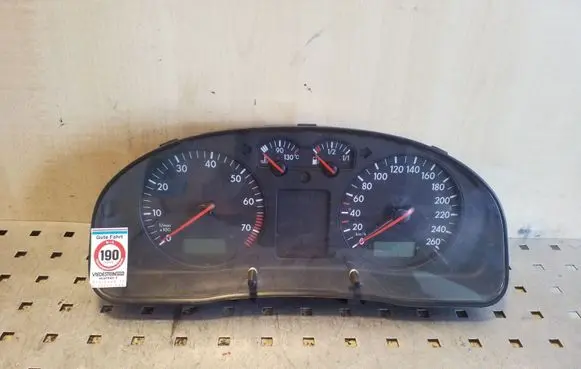 Volkswagen PASSAT B5 Speedometer (instrument cluster) 3B0920802