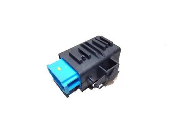 Volkswagen Transporter - Caravelle T5 Seat heating relay 5K0959772A
