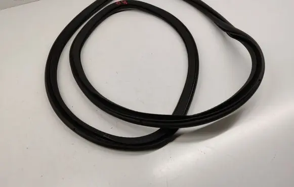 Volvo V60 Rear door rubber seal (on body)