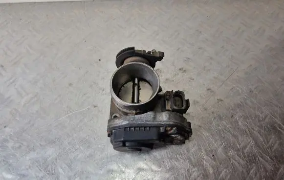 Audi A6 S6 C5 4B Throttle valve 058133063M