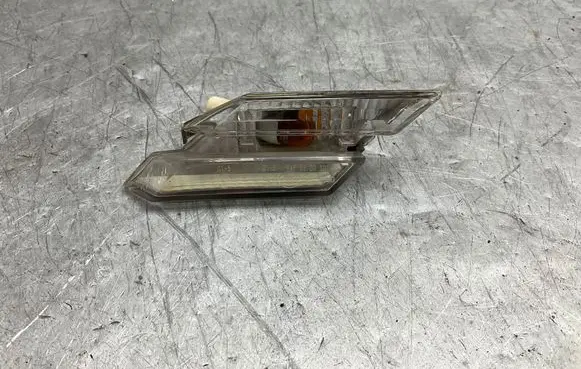 BMW 6 E63 E64 Front fender indicator light 7165810