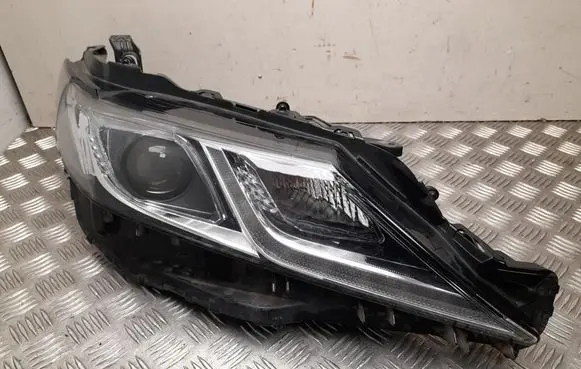 Toyota Camry VIII XV70 Headlight/headlamp 8111033D51