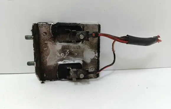 Volkswagen PASSAT B5.5 Coolant fan relay 8D0959493