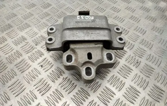Volkswagen Tiguan Engine mount bracket 3C0199555