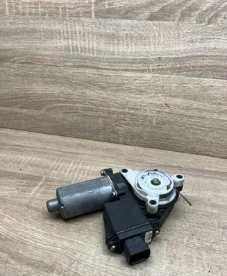 Opel Zafira A Rear door window regulator motor 0130821752