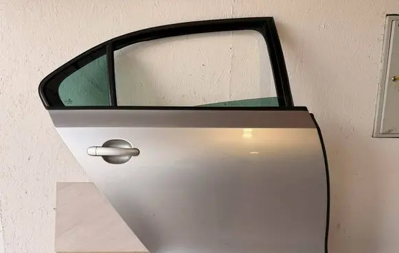 Volkswagen Jetta VI Rear door 