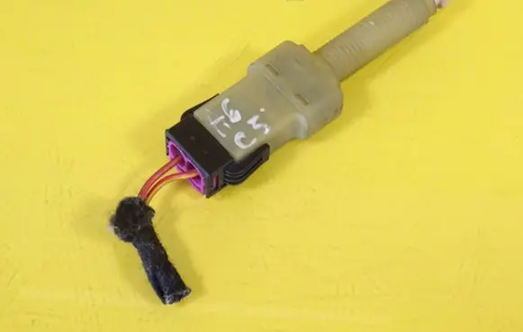 Audi A6 S6 C5 4B Brake pedal sensor switch 443945515
