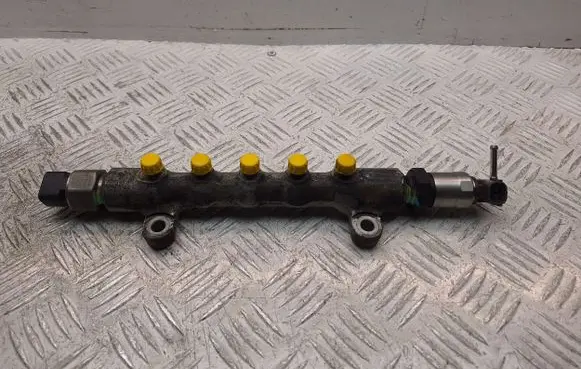Toyota Avensis T250 Fuel main line pipe 238100R020 8945860010