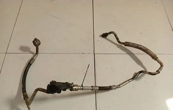 Volkswagen Polo IV 9N3 Air conditioning (A/C) pipe/hose