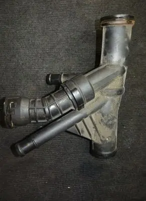 Volkswagen Golf VII Other engine bay part 04L121071E