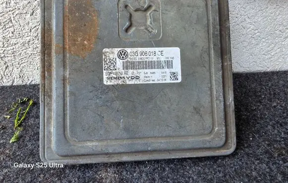 Volkswagen Golf V Engine control unit/module 03G906018CD