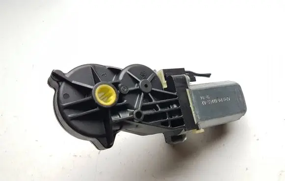 Mercedes-Benz E W212 Seat adjustment motor 0390203326 P10725502