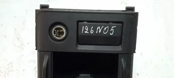 Nissan X-Trail T30 Glove box 68108EQ400