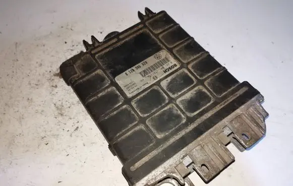 Volkswagen PASSAT B4 Engine control unit/module 028906021B 0281001172 0281001173