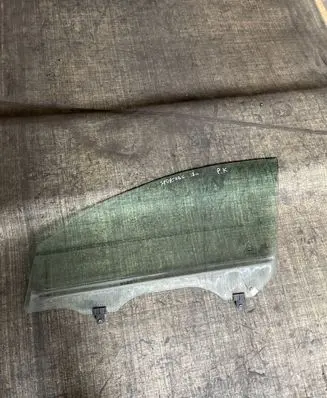 KIA Sportage Front door window glass four-door