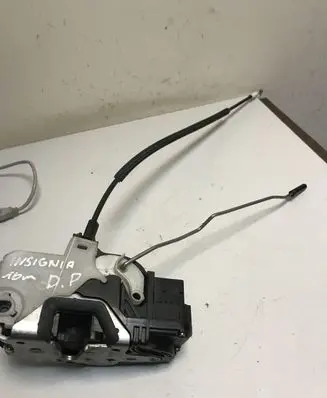 Opel Insignia A Front door lock 13503481