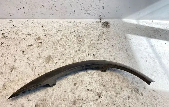 Rear fender molding trim