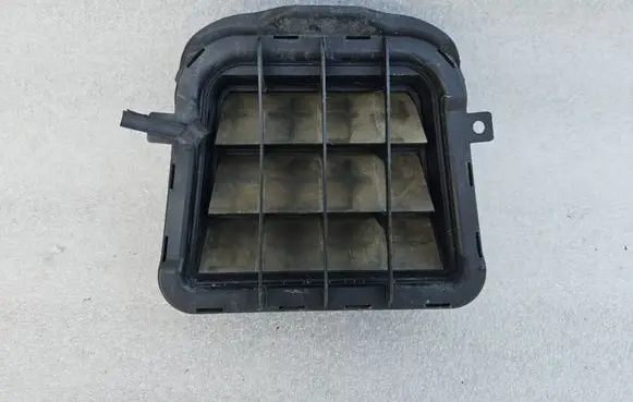 Audi A4 S4 B8 8K Quarter panel pressure vent 8K0819181B
