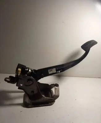 Hyundai i30 Clutch pedal 328021H130