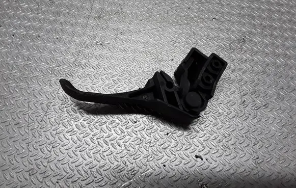Volkswagen PASSAT B5.5 Engine bonnet (hood) release handle 3B1823533