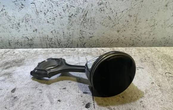 Jeep Grand Cherokee WL Piston with connecting rod