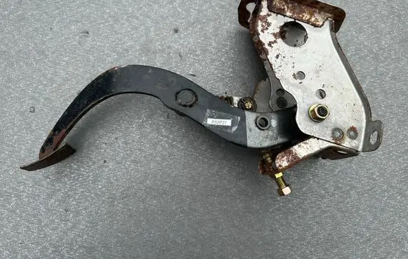 Mitsubishi Pajero Clutch pedal MB555316