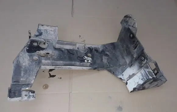 Opel Movano B Rear bumper mounting bracket 7700352211