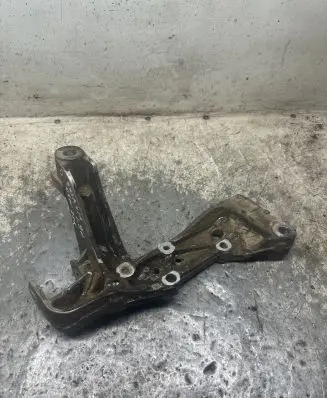 Skoda Octavia Mk2 (1Z) Engine mounting bracket
