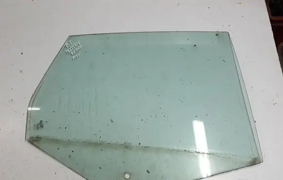 Volkswagen Jetta V Rear door window glass 