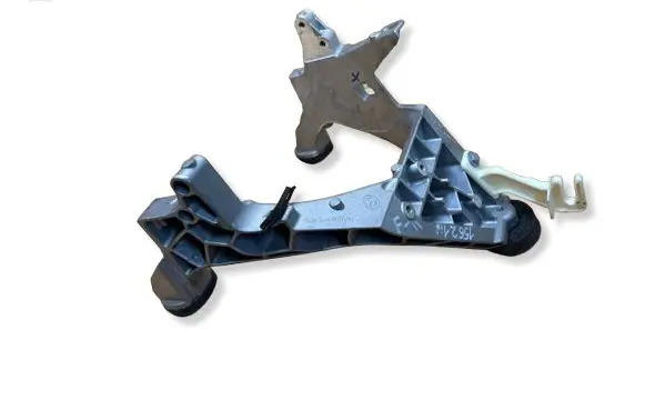 BMW 5 F10 F11 Steering rack mounting bracket 6140829