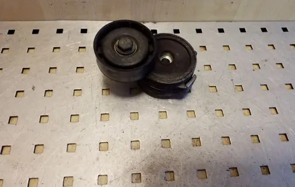 Land Rover Freelander 2 - LR2 Generator/alternator belt tensioner 16183P