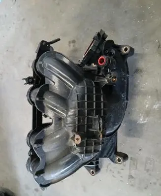 Ford Fiesta Intake manifold 8A6G-9424-A