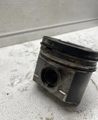 Nissan X-Trail T30 Piston 