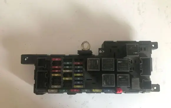 Volvo XC70 Fuse module 518828108 30728008
