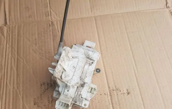 Ford Mondeo Mk III Front door lock