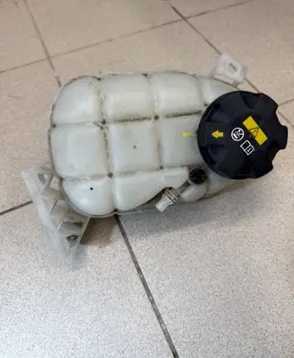 BMW 4 F32 F33 Coolant expansion tank/reservoir 7642160 11564310 1300302