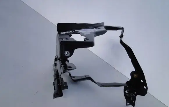 Mercedes-Benz C W204 Headlight/headlamp mounting bracket A2046202191