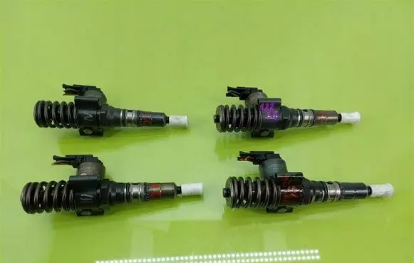 Volkswagen Golf V Fuel injectors set 0414720402