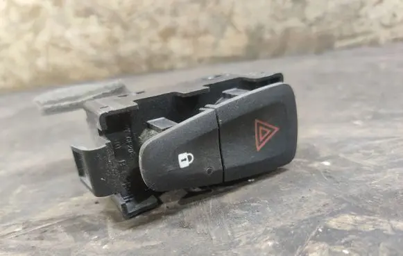 Dacia Sandero Hazard light switch E31606