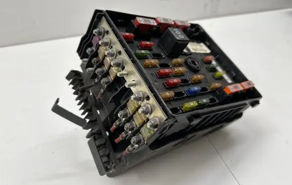 Volkswagen Golf V Fuse box set 3C0937125