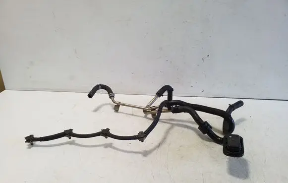 Volkswagen PASSAT B8 Fuel return line/hose 5Q0130295